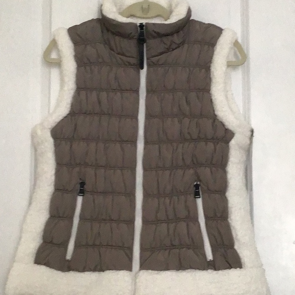 Calvin Klein Size L Puffer Vest